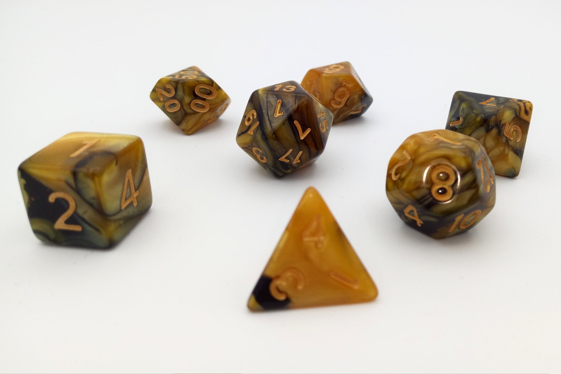 Dice set brown-yellow