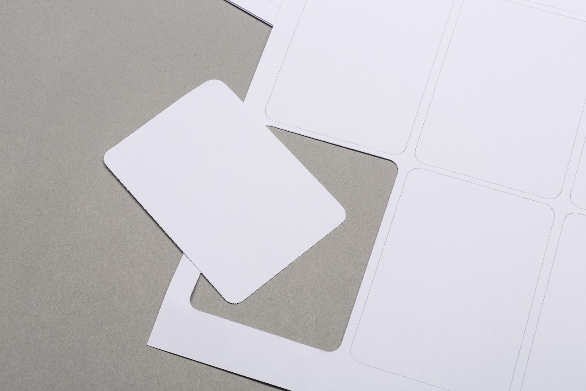 Karten auf Trägerpapier