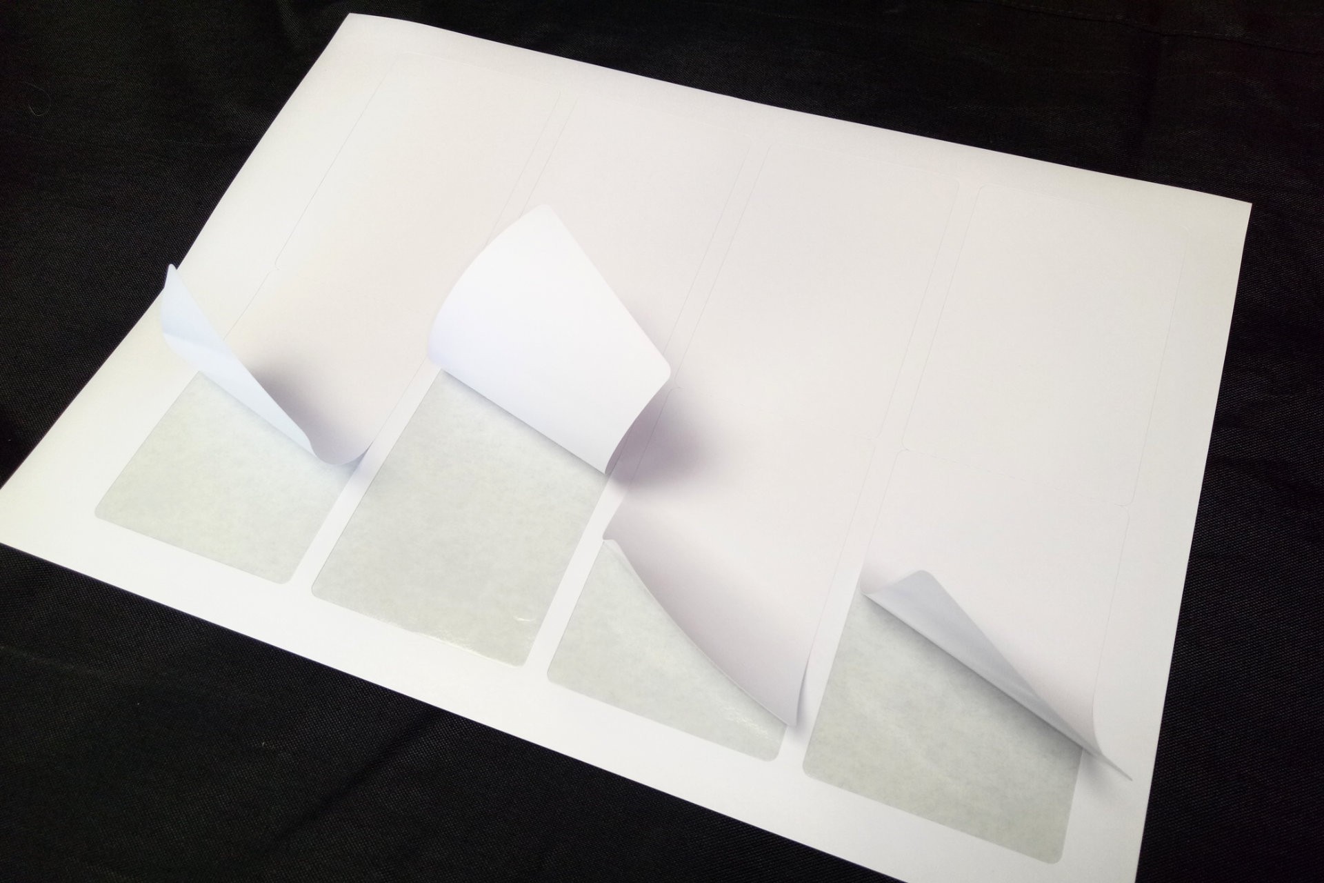 Karten auf Trägerpapier zum Zusammenklappen