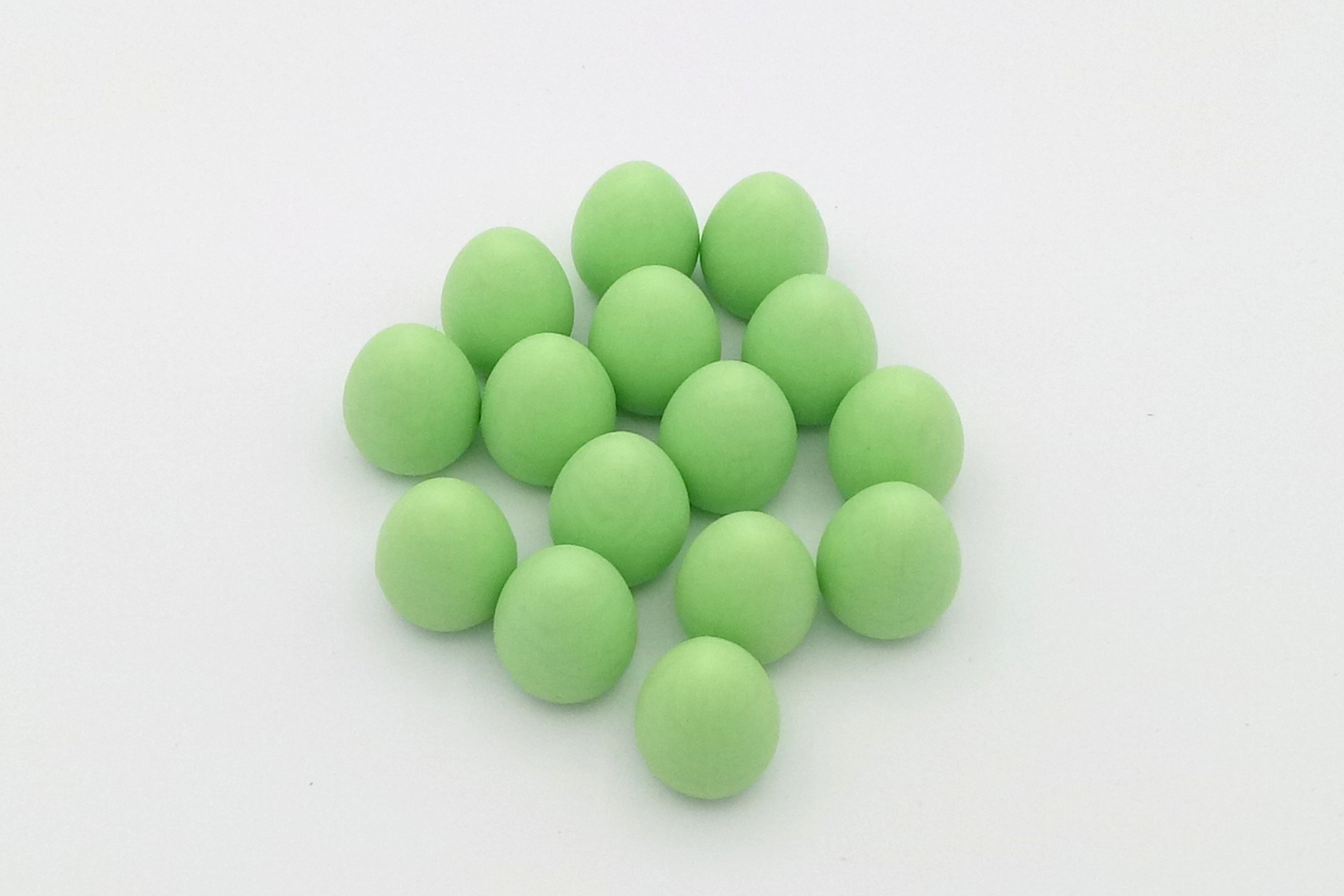 Eier aus Kunststoff (Flügelschlag)