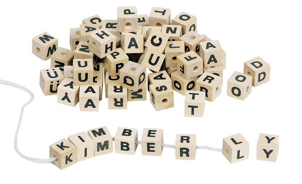 Buchstabenwürfel mit Loch/Faden