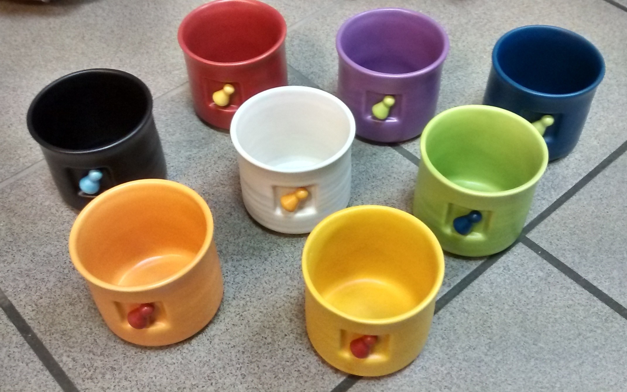 Cachpot with pawn