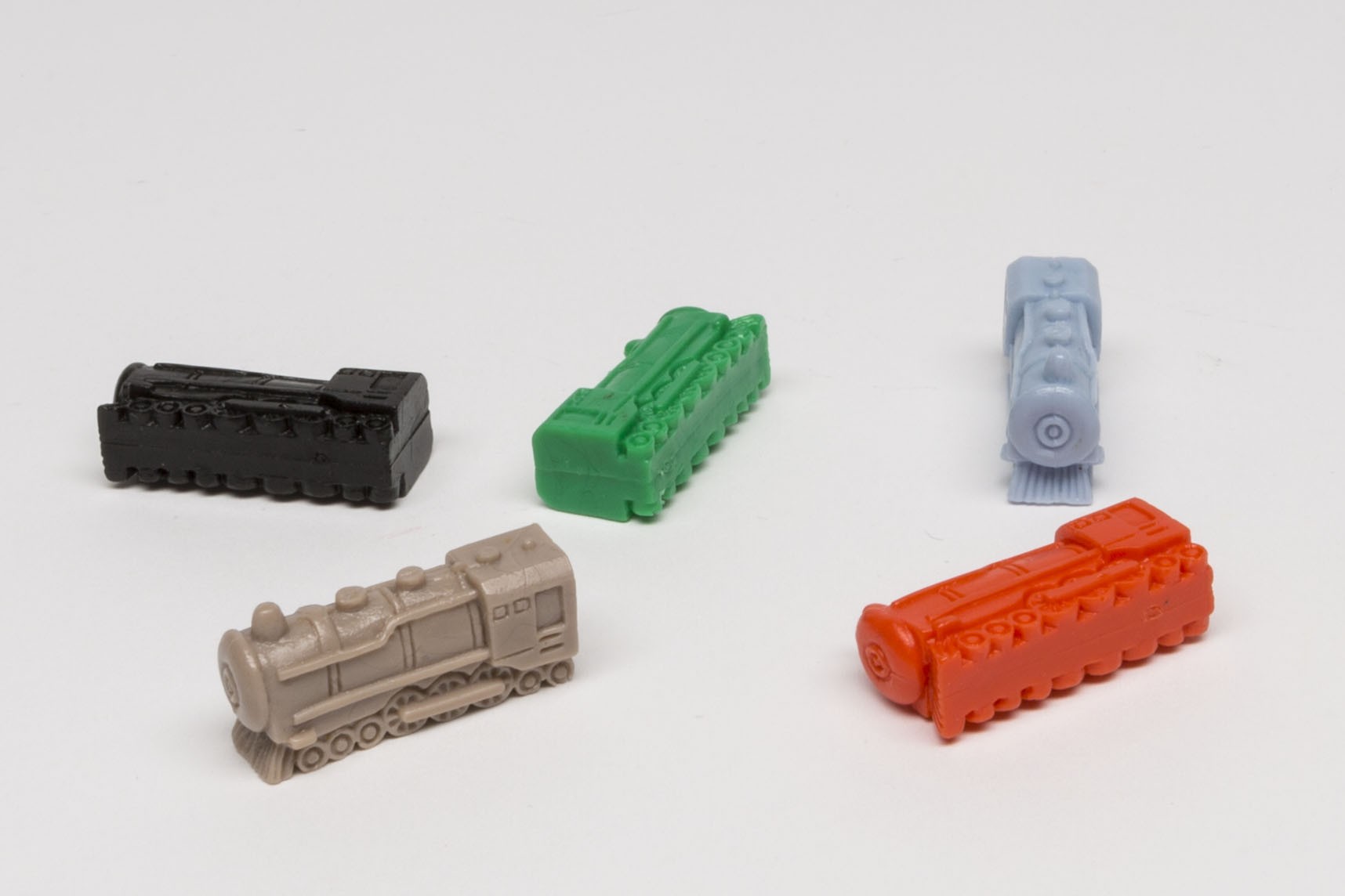 Set of trains in 5 colors