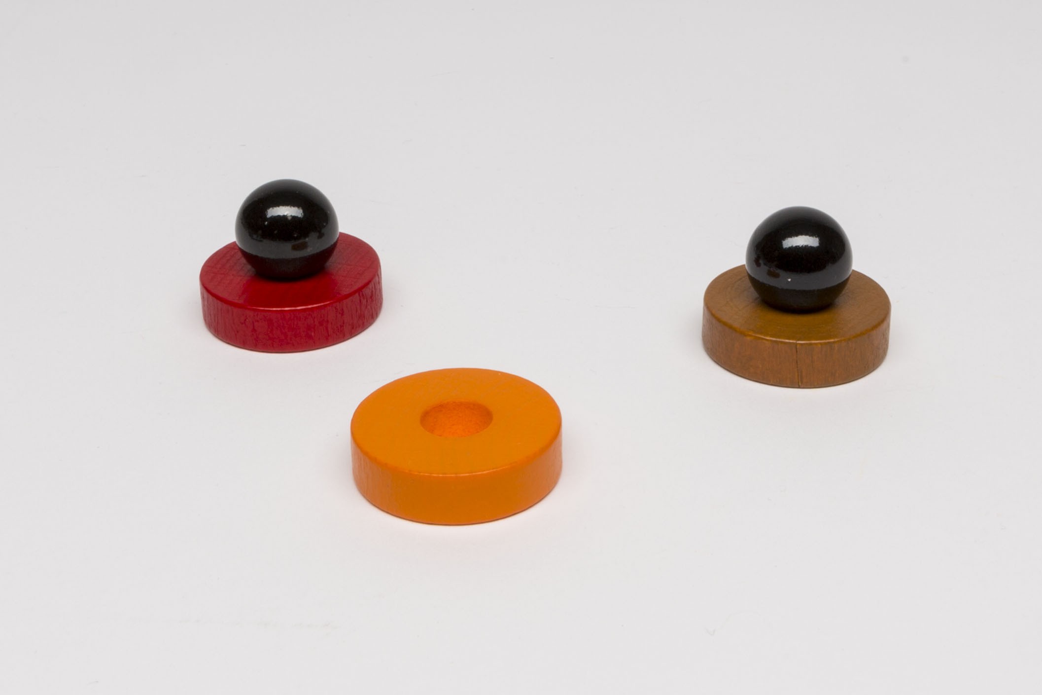 Discs 27x8 mm with crater-shaped pit