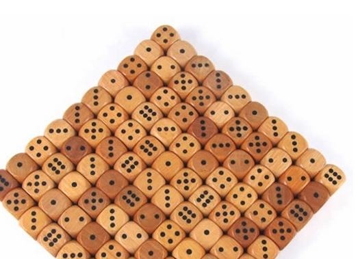 Wooden dice 18