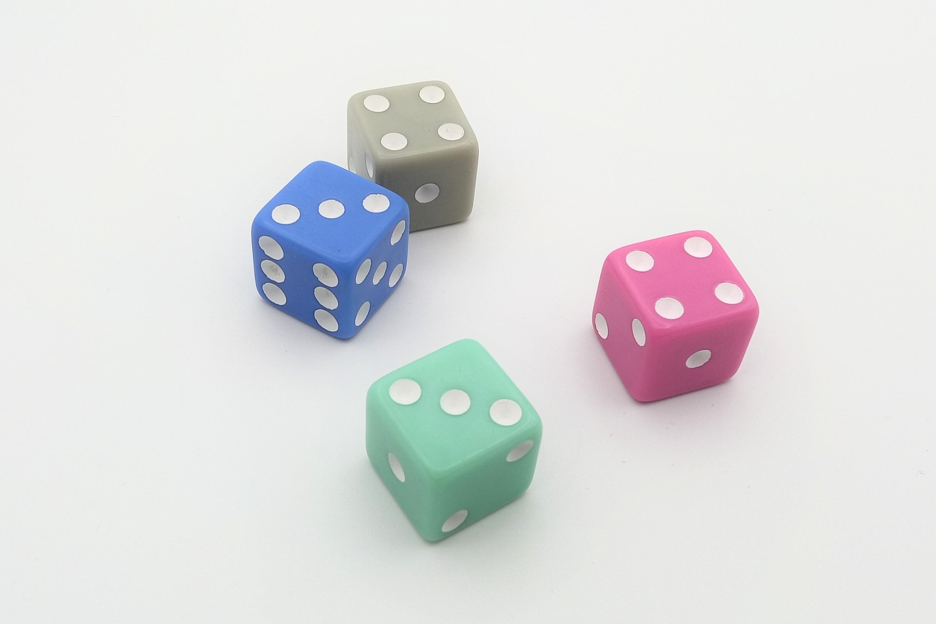 6-sided dice pastel