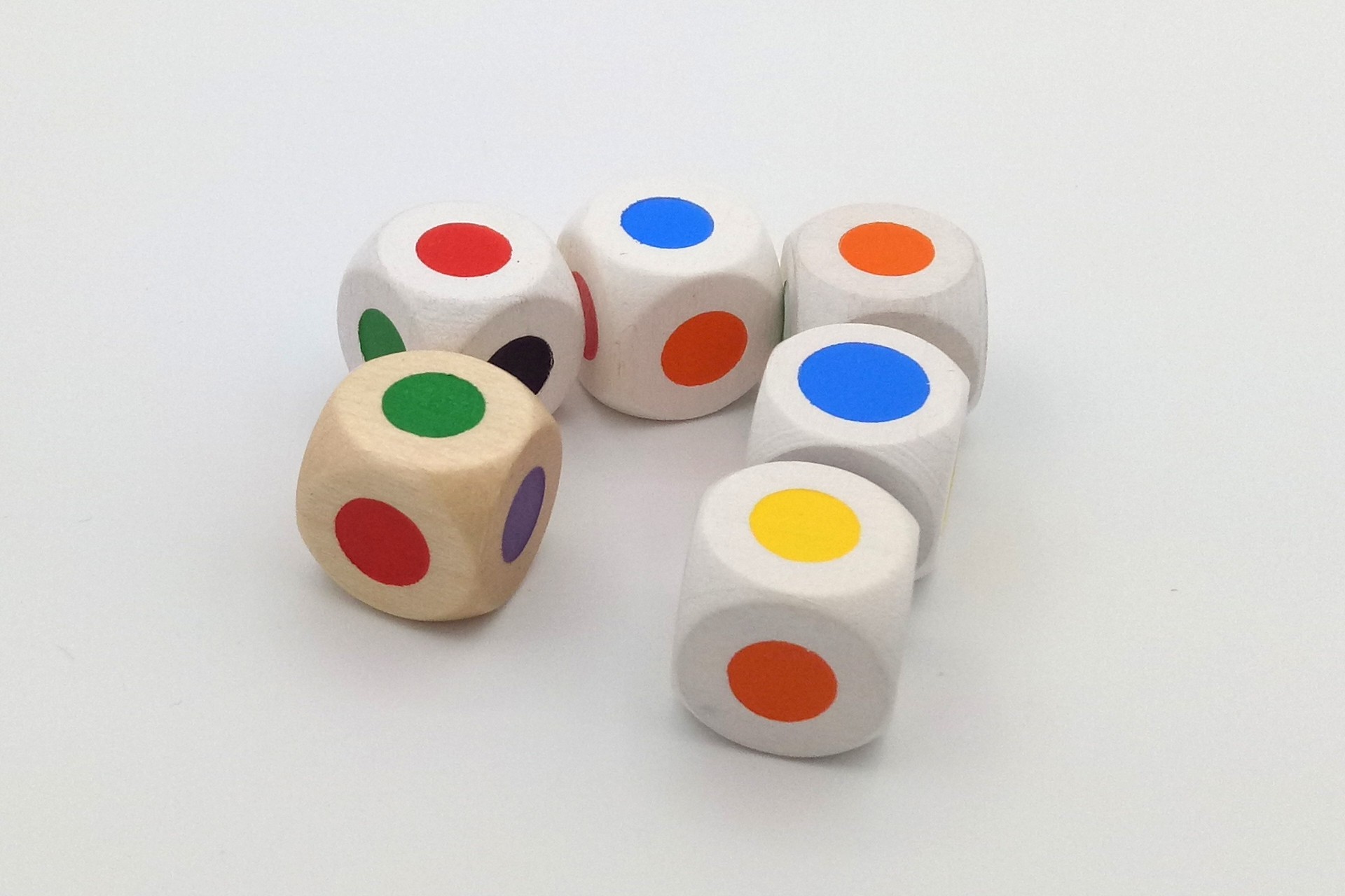 Color dice of width 16 mm