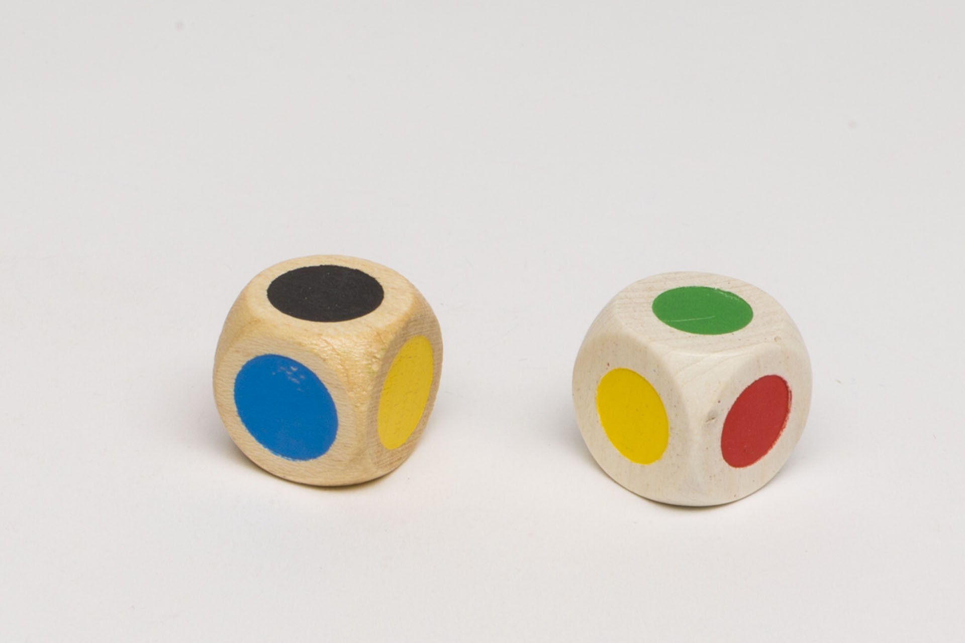 Color dice of width 18 mm