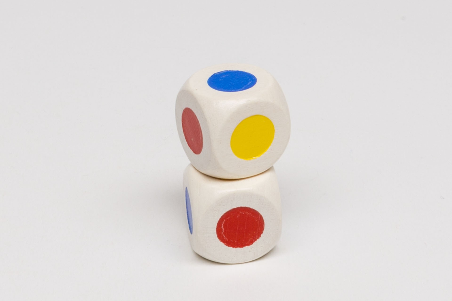 Color dice red blue yellow