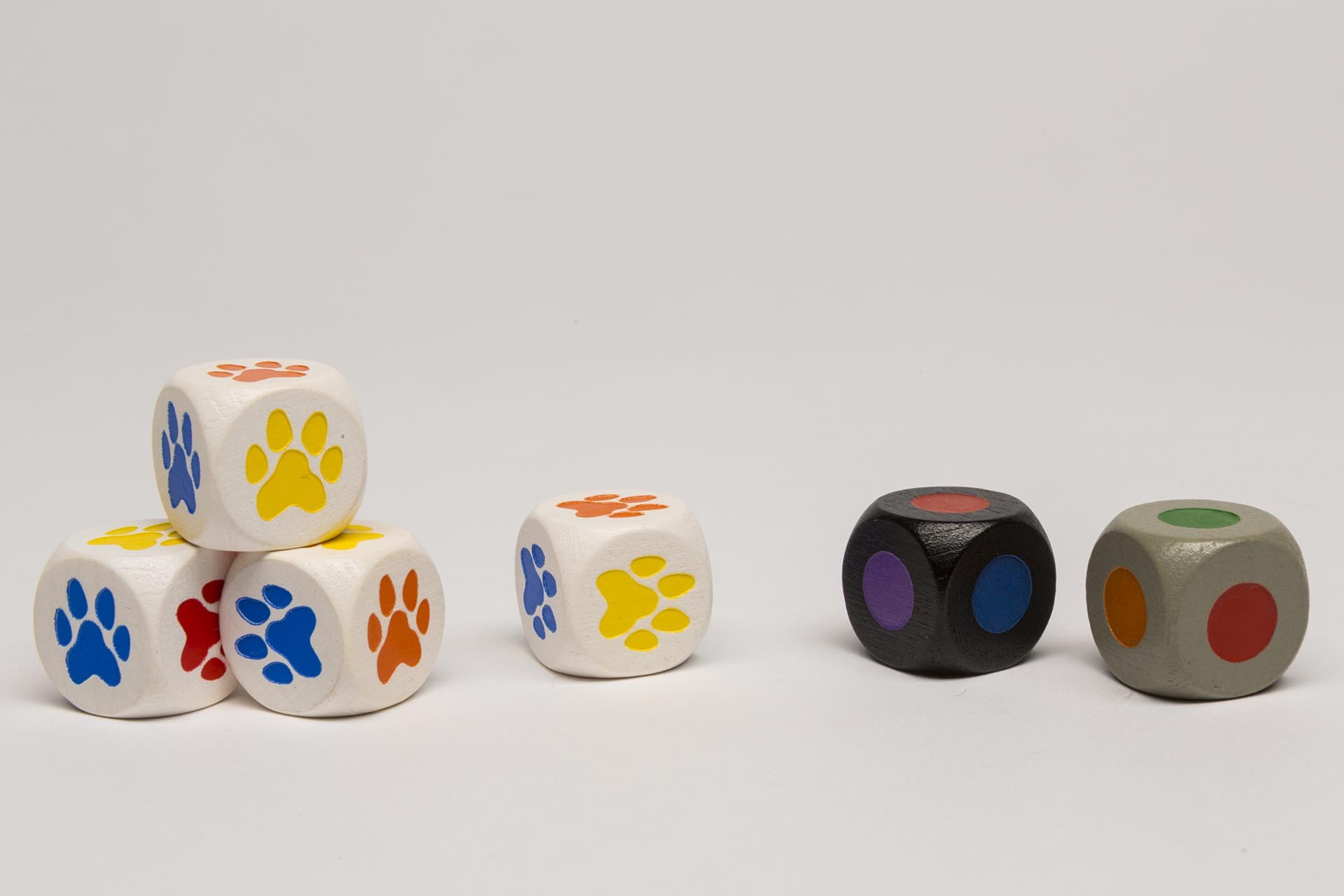 Set color dice with paws