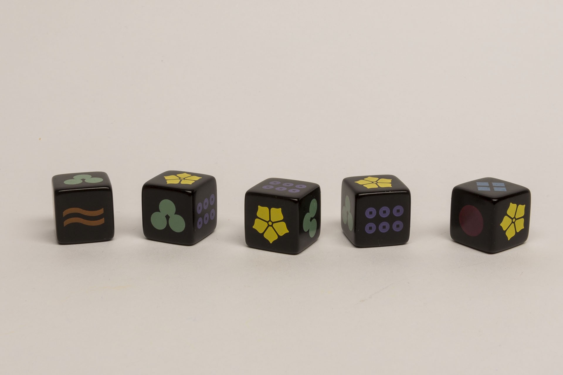 Color dice with symbols 15mm