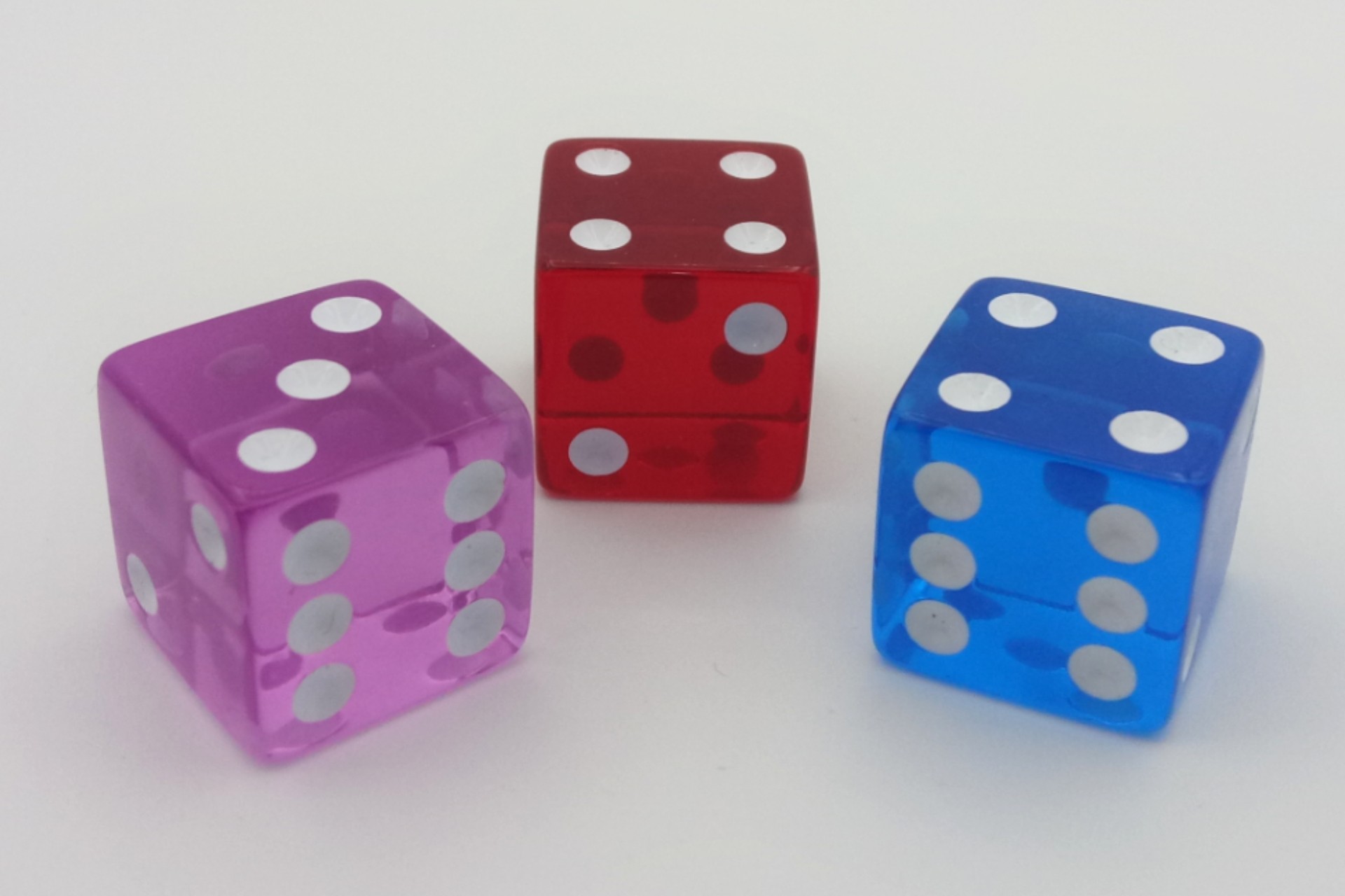 Plastic dice 18 mm (dots)