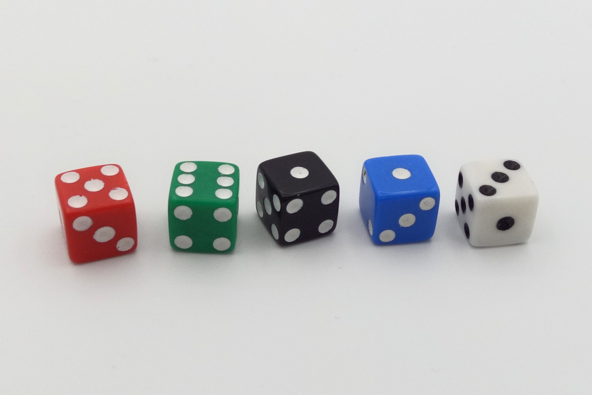 plastic dice squared 8 mm